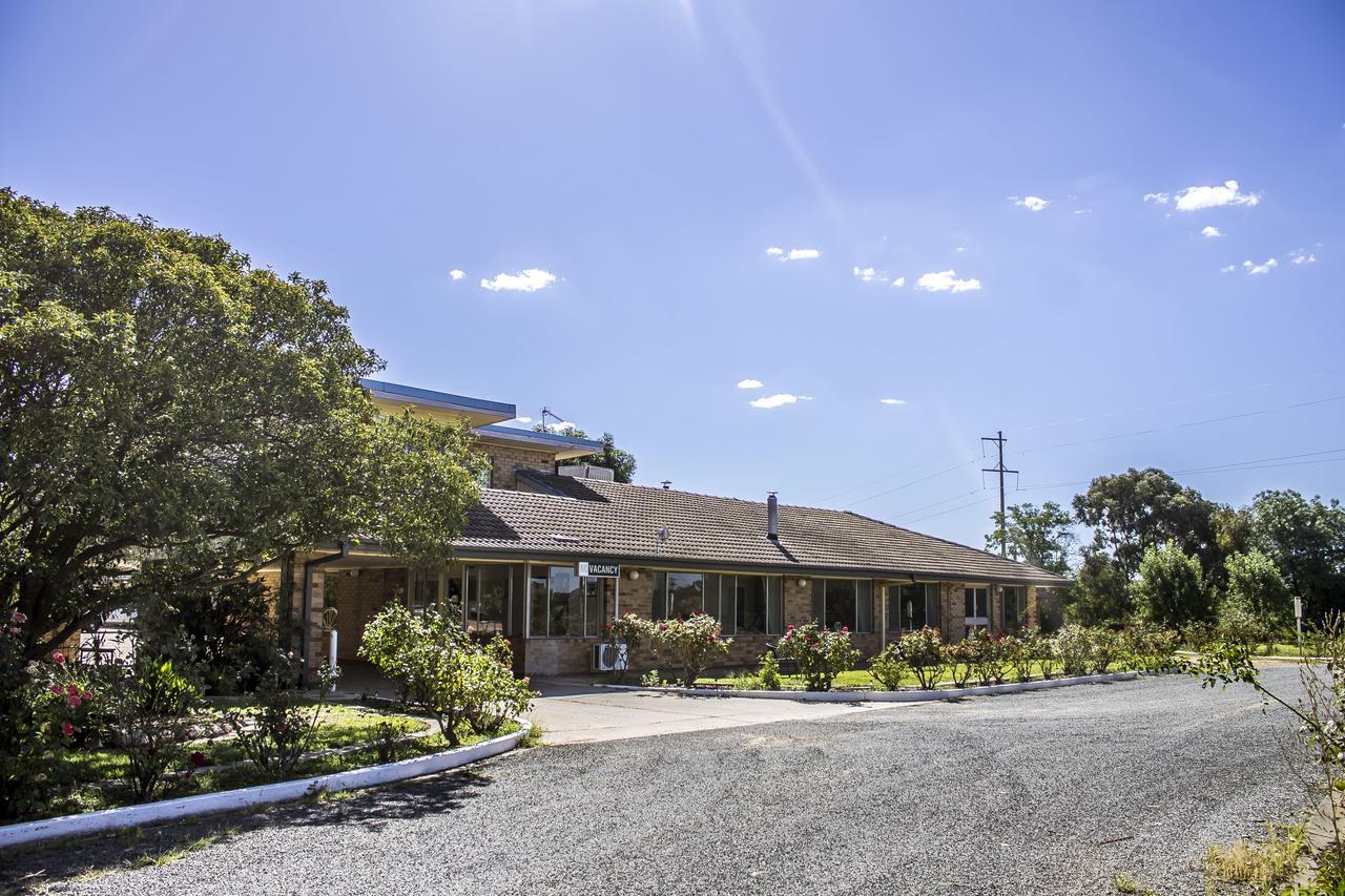 واجا واجا Allonville Gardens Motel المظهر الخارجي الصورة